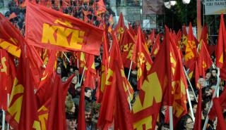 Θεσσαλονίκη: Ένταση στον Λευκό Πύργο όπου αναρτήθηκε από το ΚΚΕ πανό για το δυστύχημα στα Τέμπη