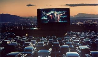 Όταν το αυτοκίνητο ήταν αίθουσα σινεμά (pics)