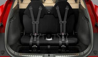 Σε αυτό το αυτοκίνητο επιτρέπονται τα παιδιά στο πορτμπαγκάζ (pics)