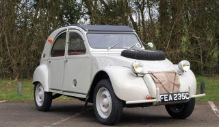 Πέρασε τη Σαχάρα με ένα Citroen 2CV! (pics)