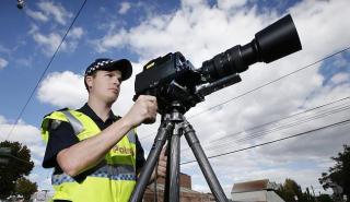 Αστυνομικοί σε ρόλο παπαράτσι