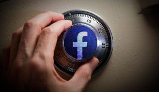Εσείς θα δεχθείτε το friend request του τραπεζίτη σας;