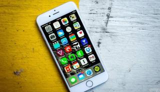 Οι χρήστες iPhone ψωνίζουν σαν τρελοί στο App Store