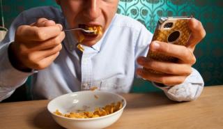 Κορονοϊός -ΗΠΑ: Χειρότερη ψυχική υγεία στους εφήβους από την αύξηση παρακολούθησης σε οθόνη