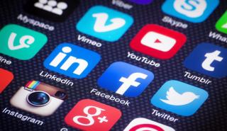 Ελβετία: Η υπουργός Εσωτερικών ανοικτή σε μια απαγόρευση των social media για τα παιδιά