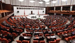 Τουρκία: Μέλη του κυβερνώντος AKP γρονθοκόπησαν βουλευτές της αντιπολίτευσης στη Βουλή