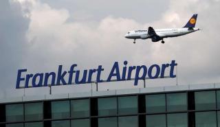 Γερμανία: Ακυρώσεις πτήσεων στο αεροδρόμιο της Φρανκφούρτης λόγω χιονιού και πάγου