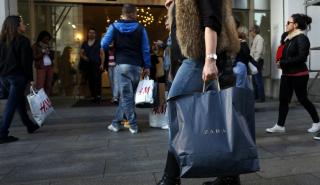 Ισπανία: Η Inditex θα χρεώνει όλες τις χάρτινες σακούλες από την επόμενη εβδομάδα