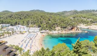 Ίμπιζα: Πολιτική ομάδα επιδιώκει να περιορίσει τα πάρτι στα παραλιακά κλαμπ