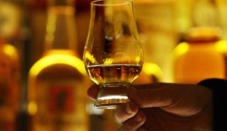 IOBE: Στα 2,1 δισ. ευρώ η συνεισφορά στο ΑΕΠ του κλάδου αποσταγμάτων - Υποστηρίζει 73,4 χιλ. θέσεις εργασίας