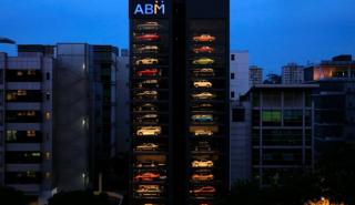 Ferrari και Porsche από αυτόματο πωλητή! (vid)