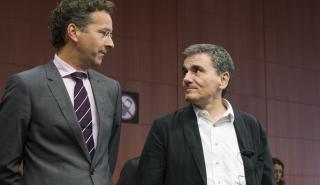 Κλείνουν τα προαπαιτούμενα για να έλθει η δόση, απομακρύνεται το χρέος