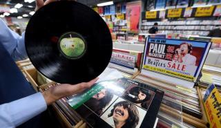 Για πρώτη φορά από το 1987, οι πωλήσεις βινυλίου ξεπέρασαν εκείνες των CD στις ΗΠΑ το 2022
