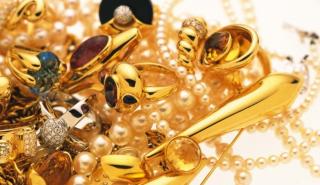 Θεσσαλονίκη: Πέταξε στα σκουπίδια σακούλα με χρυσαφικά