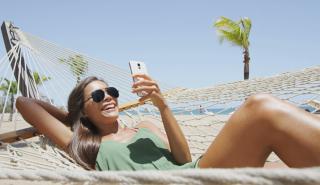 10 tips για να μην τελειώσει η μπαταρία στην παραλία