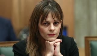 Αχτσιόγλου: Τα ερωτήματα είναι αμείλικτα και η κυβέρνηση οφείλει να απαντήσει