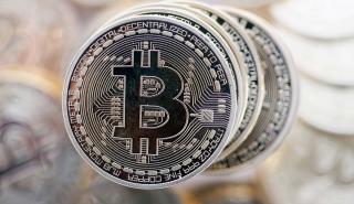 Bitcoin: Άγγιξε για μια στιγμή τα 24.000 δολάρια