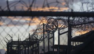 ΗΠΑ: Η κυβέρνηση Τραμπ συζητά να στέλνει τους μετανάστες στο Γκουαντάναμο