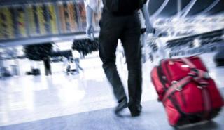 Βρετανία: Κατά σχεδόν 50% μειώθηκε η καθαρή μετανάστευση το 2024