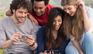 Από σήμερα η απαλλαγή για τέλη κινητής και καρτοκινητής τηλεφωνίας στους νέους 15 - 29 ετών