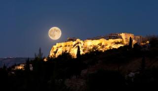 Πανσέληνος και ολική έκλειψη Σελήνης τα χαράματα της Δευτέρας