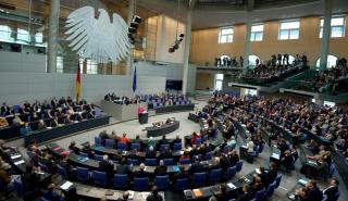 Γερμανία: Η πρόεδρος της Bundestag απέβαλε βουλεύτρια που φορούσε μπλούζα με τη λέξη Παλαιστίνη