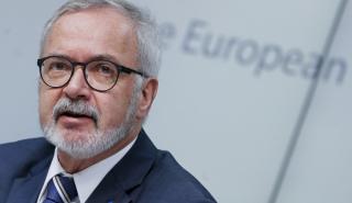 Ερευνάται για διαφθορά και υπεξαίρεση ο πρώην πρόεδρος της ΕΤΕπ, Βέρνερ Χόιερ