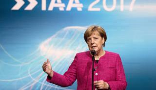 Με μαστίγιο και καρότο η Μέρκελ στη Φρανκφούρτη