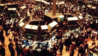 Η Wall Street «γιορτάζει» τη Μαύρη Δευτέρα στις 23.000 μονάδες