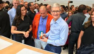 Τιμ Κουκ: Το iPhone X κοστίζει όσο ένας καφές κάθε μέρα
