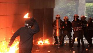 Θεσσαλονίκη:Δύο αστυνομικοί τραυματίστηκαν σε επεισόδια μεταξύ κουκουλοφόρων και αστυνομίας τα ξημερώματα