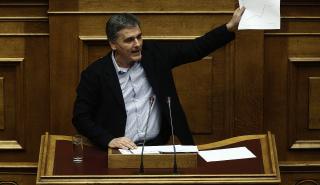 Αύξηση των εισοδημάτων της «μεσαίας τάξης» διαπιστώνει ο Ευκλείδης Τσακαλώτος