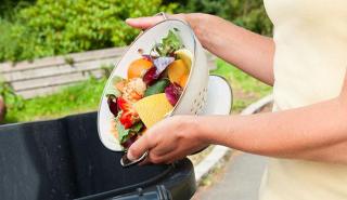 ΕΚΠΟΙΖΩ: Ετοιμάζει έρευνα για αξιοποίηση υποπροϊόντων από τη βιομηχανία τροφίμων