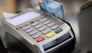 Ο τζίρος στα POS αυξάνεται, τα δάνεια προς τις επιχειρήσεις μειώνονται