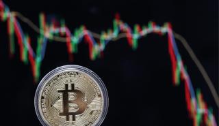 Bitcoin: Πώς από τα 20.000 βούλιαξε στα 10.000 δολάρια