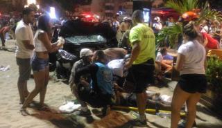 Αυτοκίνητο έπεσε πάνω σε πεζούς στην Κοπακαμπάνα (pics & vid)