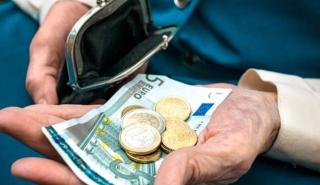 WSJ: Οι συντάξεις των παππούδων στηρίζουν τους Έλληνες