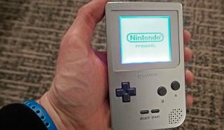 Ξανακυκλοφορεί το Game Boy της Nintendo! (pics)