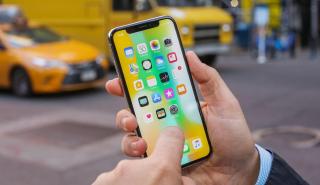 «Ψαλίδι» στις πωλήσεις iPhone βάζει η Goldman Sachs