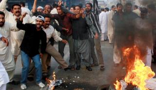 Πακιστάν: Eλεύθερος αφέθηκε ο πρώην πρωθυπουργός Ίμραν Χαν μετά τις αιματηρές διαδηλώσεις