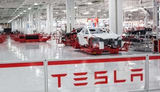 Tesla: Άνοδος 4,2% με ώθηση από την «παραγγελία» 100.000 οχημάτων από την Hertz