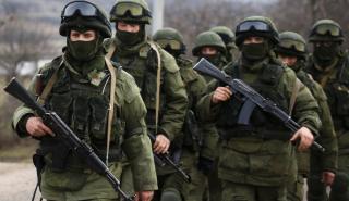 Η Ρωσία στρατολογεί εθελοντές για τον πόλεμο στην Ουκρανία, υποσχόμενη σχεδόν 3.000 ευρώ μηνιαίο μισθό