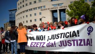 Στους δρόμους οι Ισπανοί μετά την αθώωση της «Αγγέλης των Λύκων»
