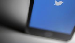 Το Twitter «μπλοκάρει» τη σβάστικα