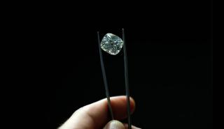Στο «σφυρί» το μεγαλύτερο λευκό διαμάντι που έχει δημοπρατηθεί ποτέ - Στα 28 εκατ. ευρώ η αξία του