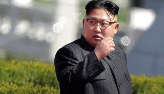 Βόρεια Κορέα: Ο Κιμ Γιονγκ Ουν ανακηρύσσει τη «νίκη» κατά του κορονοϊού