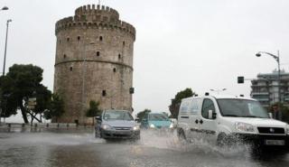 Θεσσαλονίκη: Δεκάδες κλήσεις για απάντληση υδάτων δέχτηκε σε μία ώρα η Πυροσβεστική λόγω της ισχυρής βροχόπτωσης