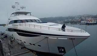 Πολυτελής θαλαμηγός στο «σφυρί» για 14 εκατ. (pics)