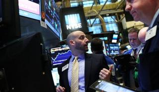 Wall Street: Αναμένουν τα πρακτικά της Fed οι επενδυτές