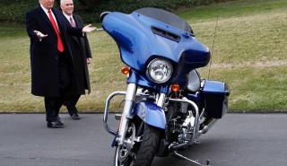 Ο Τραμπ απειλεί να φορολογήσει τη Harley «όπως ποτέ άλλοτε»